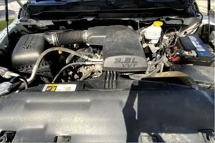 $22985 : Ram 1500 Classic 2021 4x2 Tr image 10