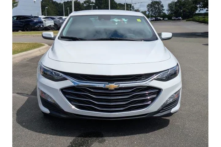 $17975 : Chevrolet Malibu 2023 LT 4dr image 3