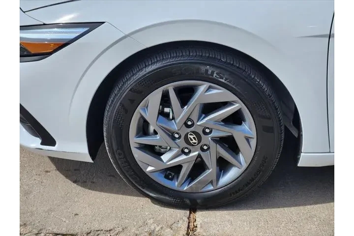 $23200 : Hyundai ELANTRA Hybrid 2025 image 9