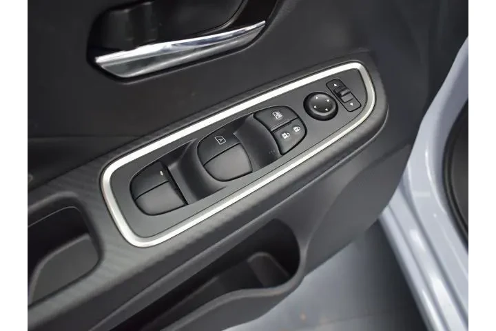 $18991 : Nissan Versa 2025 SR 4dr Sed image 6