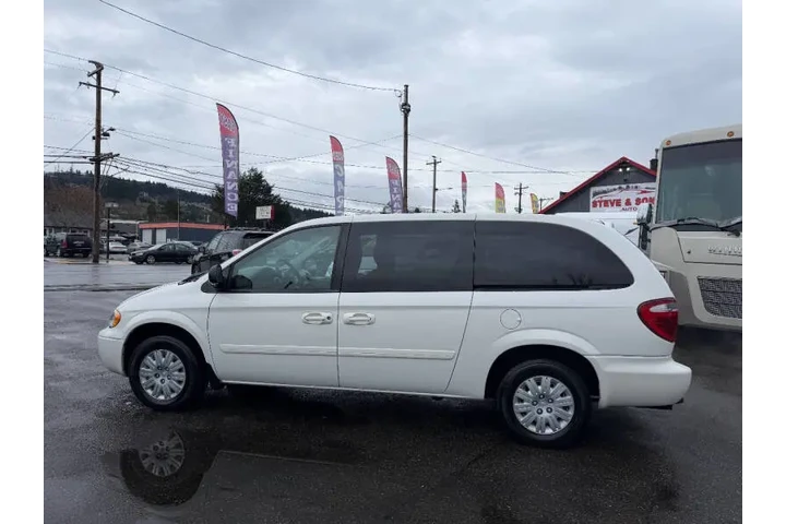 $4995 : 2006 Town and Country LX image 5