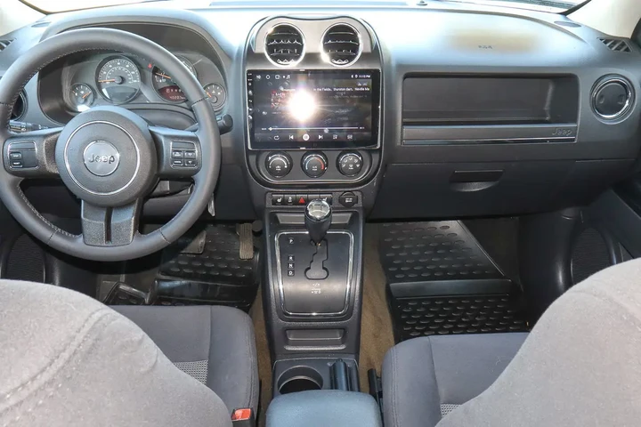 $9449 : 2016 Patriot FWD 4dr Latitude image 10