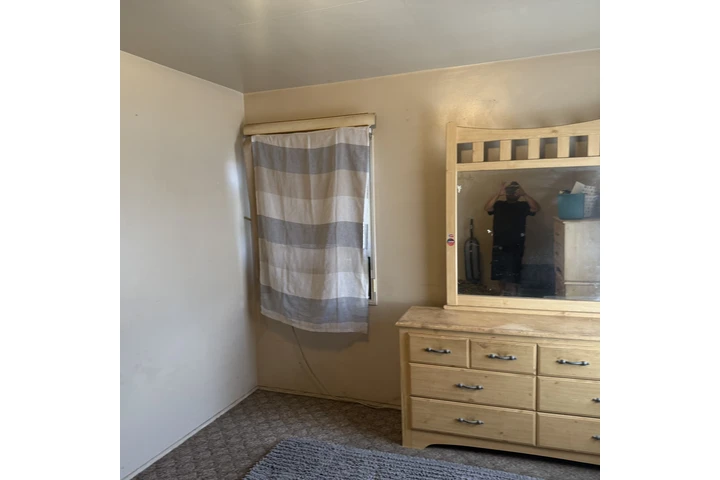 $1100 : Renta cuatro a mujer/hijoo image 4