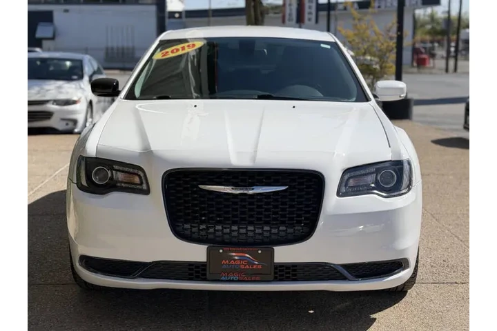 $23999 : 2019 300 Touring image 5