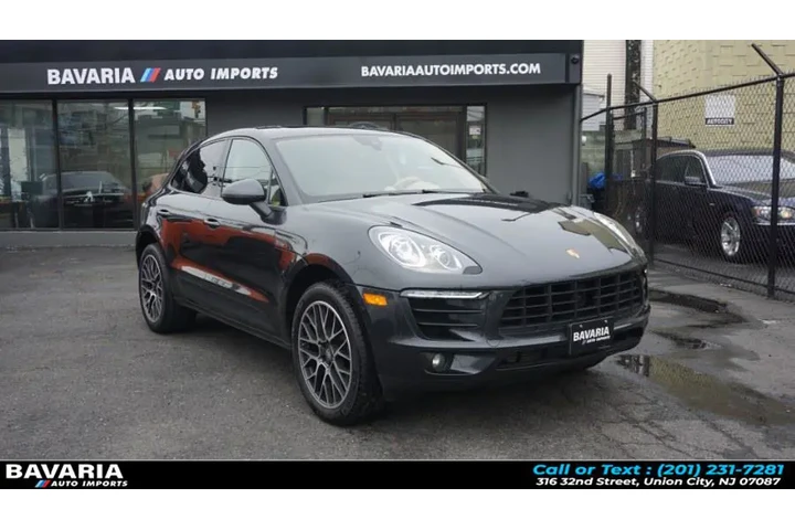 $17888 : 2017 Macan AWD image 1