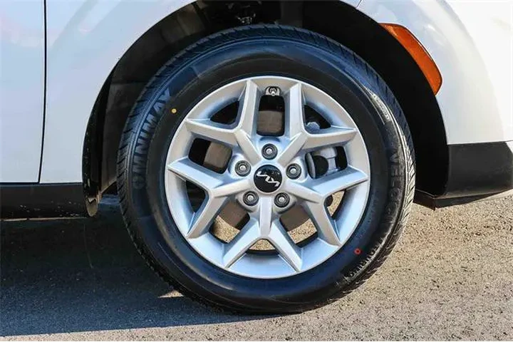 $14999 : Kia Soul 2024 LX 4dr Crossov image 9