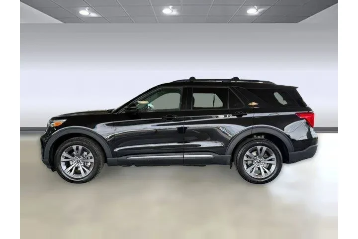 $29798 : Ford Explorer 2022 AWD XLT 4 image 2