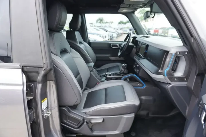 $38950 : Ford Bronco 2023 4x4 Black D image 10