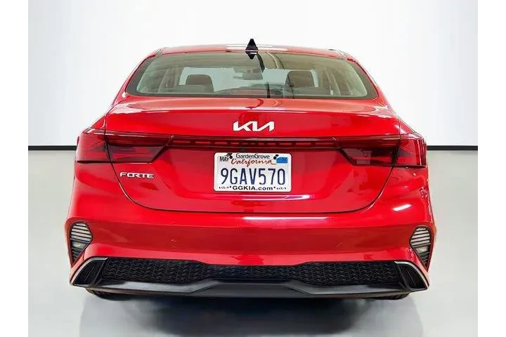 $14943 : Kia Forte 2023 LX 4dr Sedan image 6