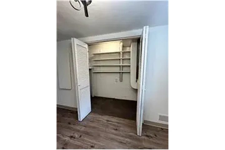 $675 : Rental property with 2 bedro image 4