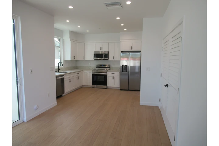 $3500 : Bellflower Casa Nueva de 3recs image 2