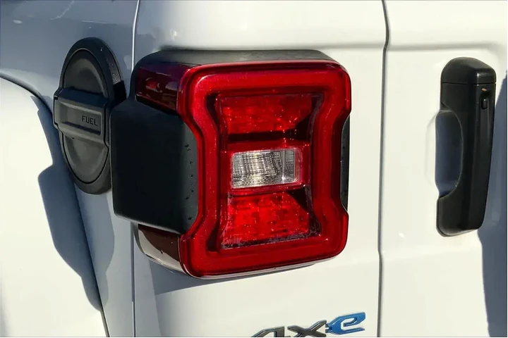 $31753 : Jeep Wrangler Unlimited 2021 image 9