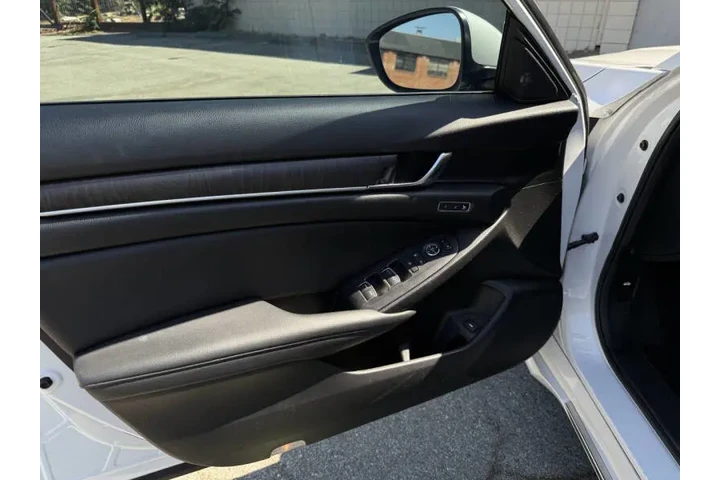 2021 Accord Hybrid Touring image 8