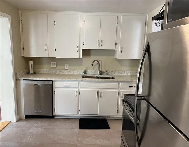 $1650 : 1177 Roslyn St, Denver, CO image 2