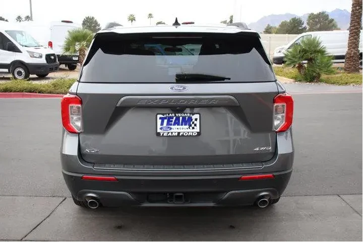 $27345 : Ford Explorer 2023 AWD XLT 4 image 7