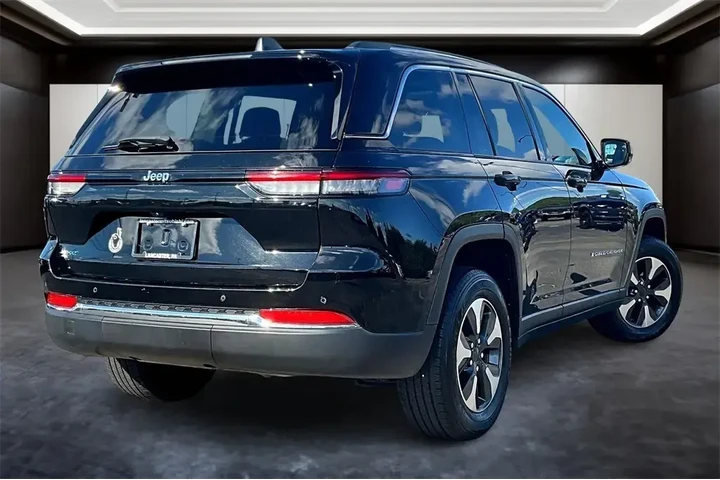 $22412 : Jeep Grand Cherokee 2023 4x4 image 2