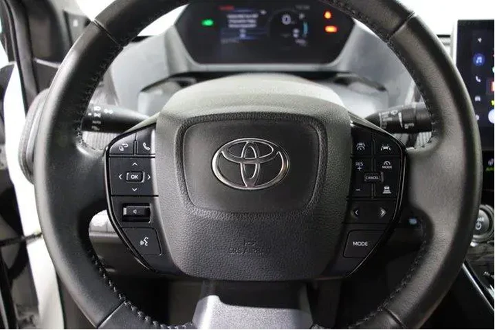 $27983 : Toyota bZ4X 2023 AWD Limited image 9