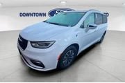 $30400 : Chrysler Pacifica Hybrid 202 thumbnail