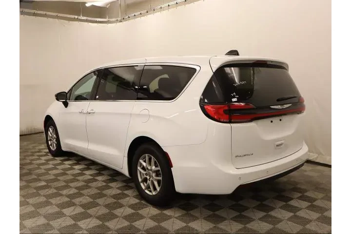 $28995 : Chrysler Pacifica 2024 Touri image 10