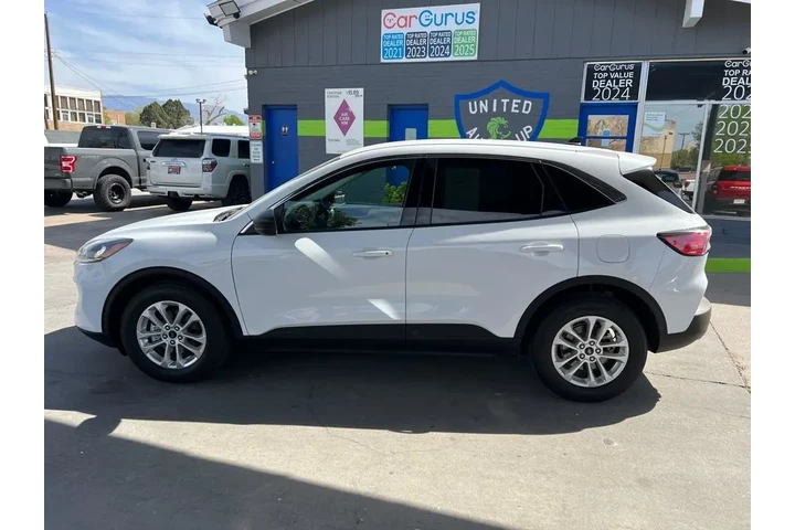 2022 Escape Hybrid SE image 8