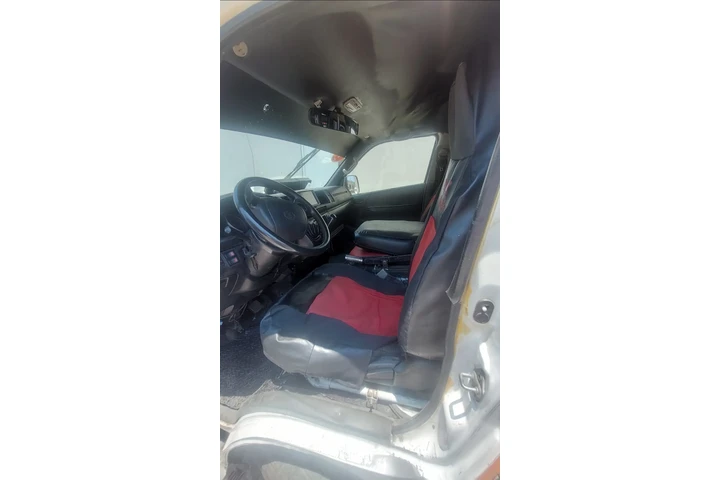 $195 : Vendo toyota hiace 2007 image 4
