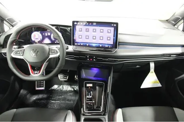 $35982 : Volkswagen Golf GTI 2025 SE image 2