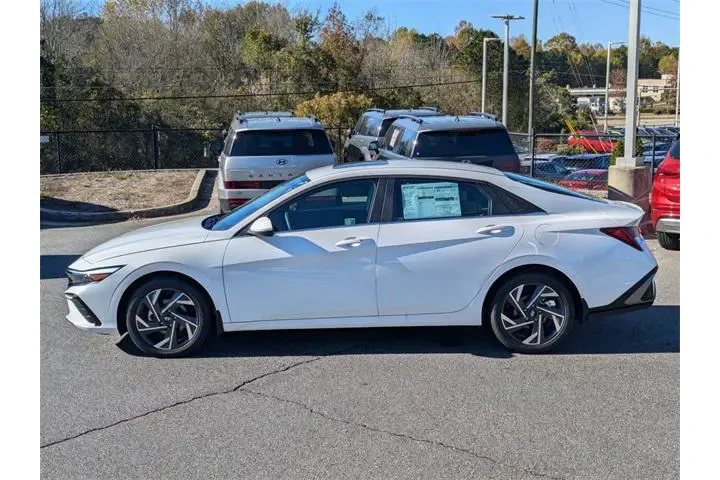 $23637 : Hyundai ELANTRA 2025 SEL Con image 4