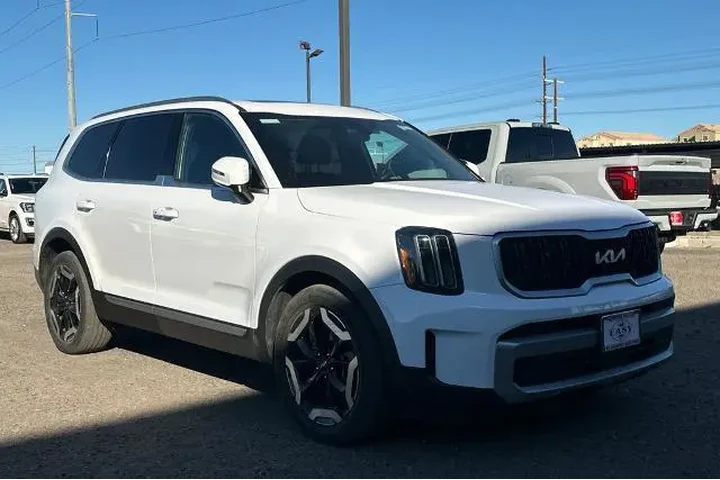 $38777 : Kia Telluride 2024 AWD EX 4d image 2