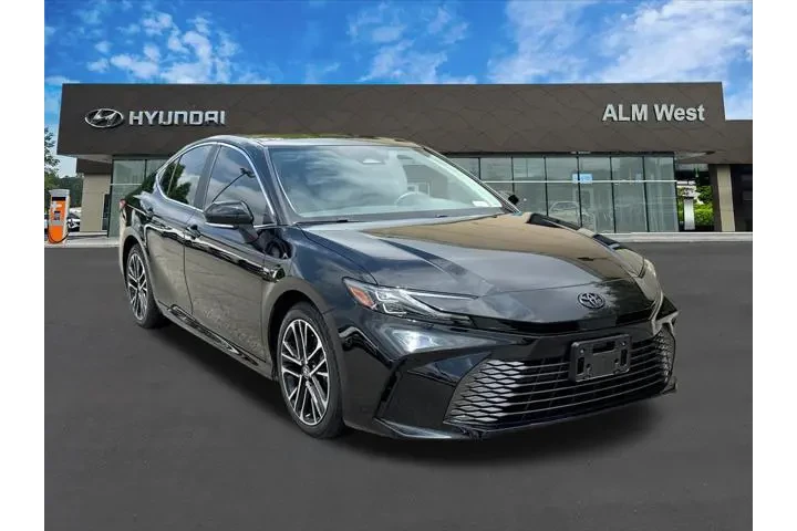 $33420 : Toyota Camry 2025 XLE 4dr Se image 2