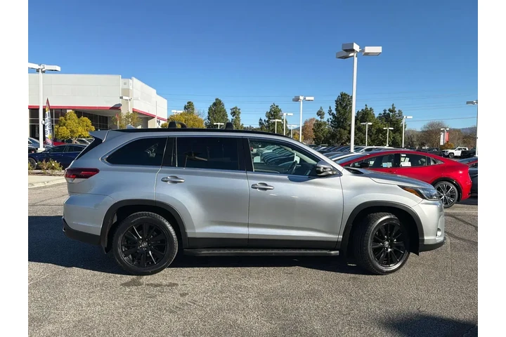 $24850 : Toyota Highlander 2019 SE 4d image 3