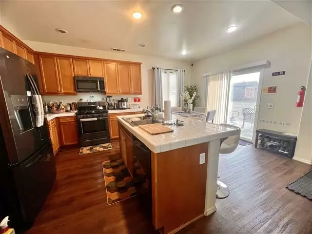 $1200 : CUARTO AMUEBLADO EN RESIDENCIA image 10