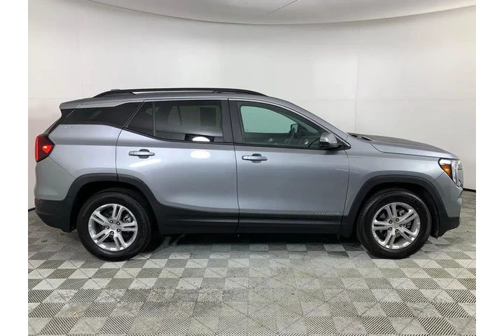 $20820 : GMC Terrain 2023 SLE 4dr SUV image 9