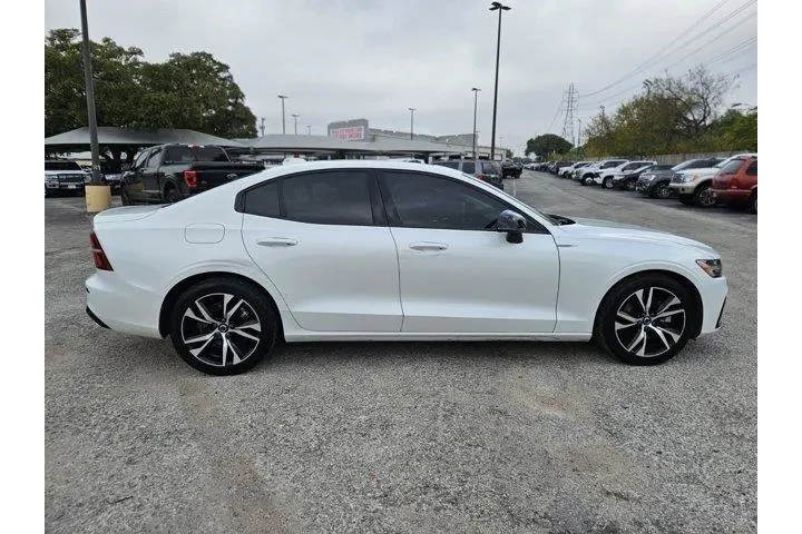 $24500 : Volvo S60 2024 B5 Core Dark image 2