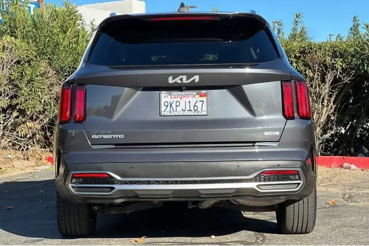 $34999 : Kia Sorento Plug-In Hybrid 2 image 8