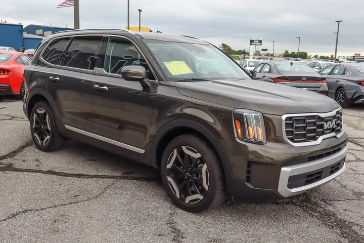 $34688 : 2025 Telluride S FWD image 3