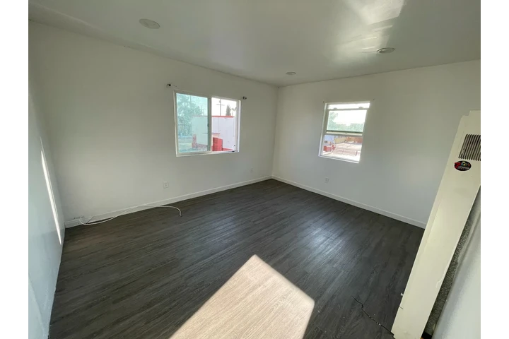 $1250 : Se renta cuarto súper amplio image 4