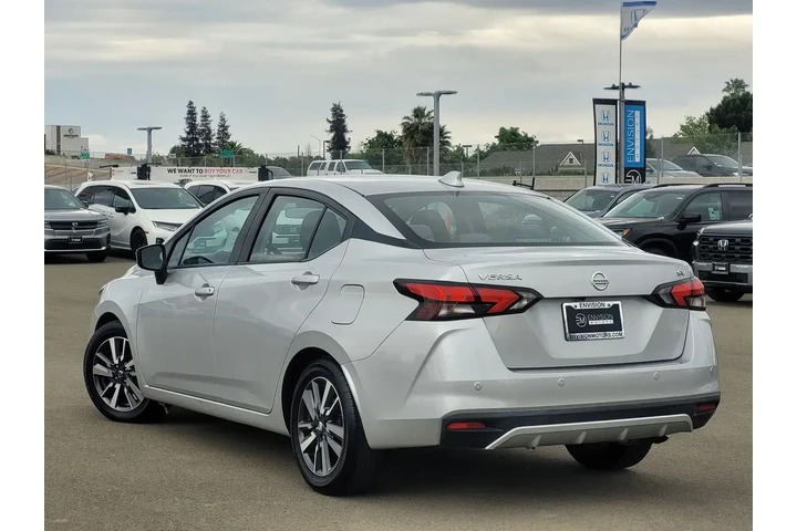 $13588 : Nissan Versa 2021 SV 4dr Sed image 6