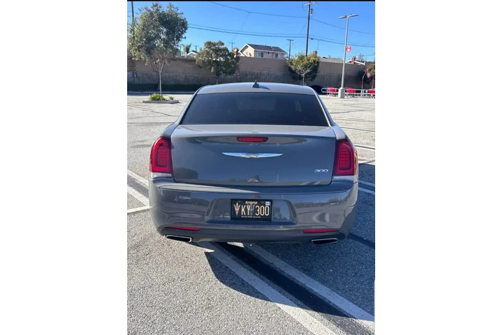 $9000 : 2018 Chrysler 300 Touring image 3