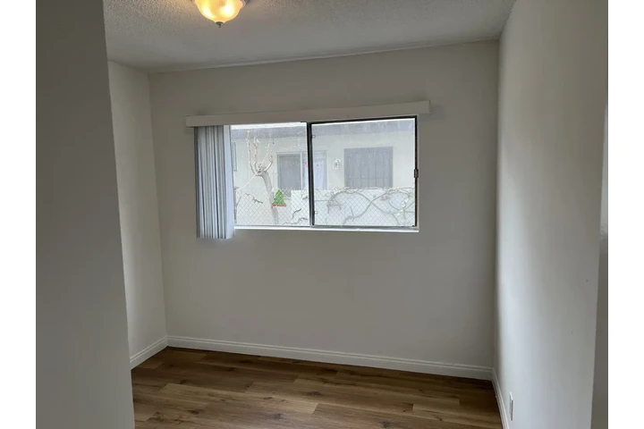 $2195 : APARTAMENTO DE RENTA EN CUDAHY image 6