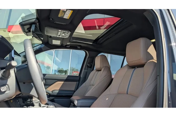 $61899 : Gold Certified2025 4Runner Li image 6