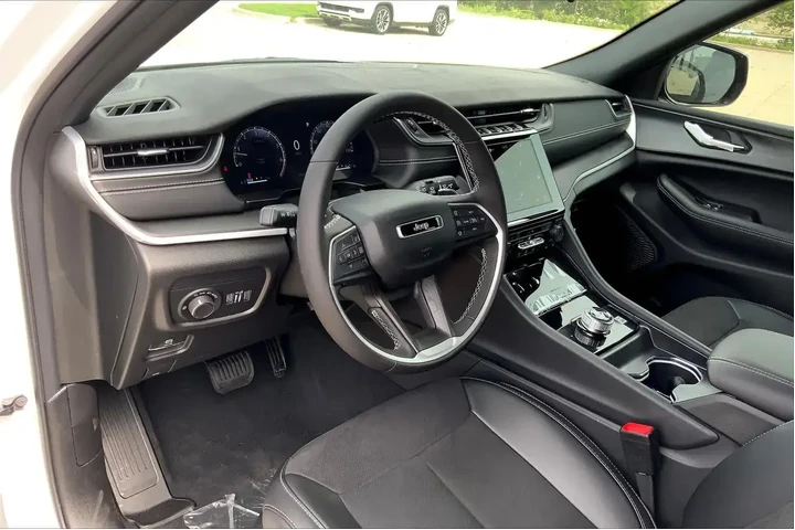 $34865 : Jeep Grand Cherokee 2024 4x4 image 8