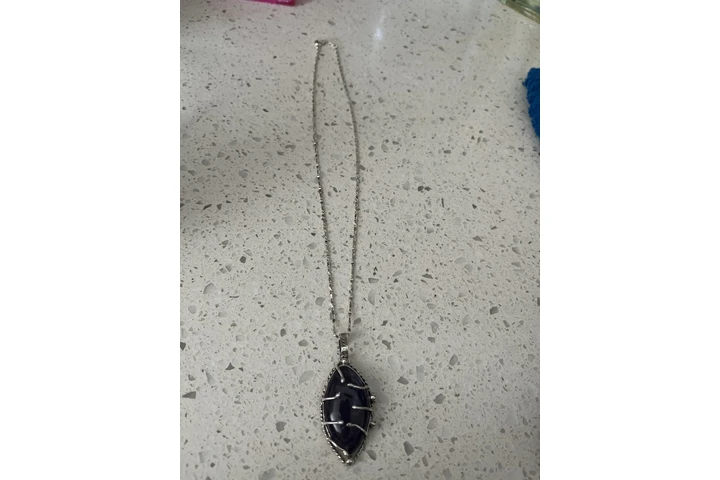 $140 : Cadena con piedra amatista image 1