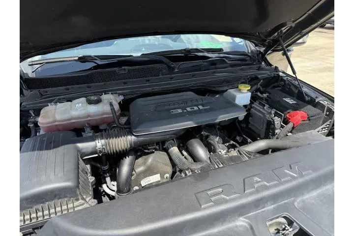 $34983 : Ram 1500 2022 4x4 Laramie 4d image 8