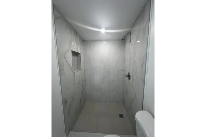 $3300 : Renta de Casa en Hialeah image 5