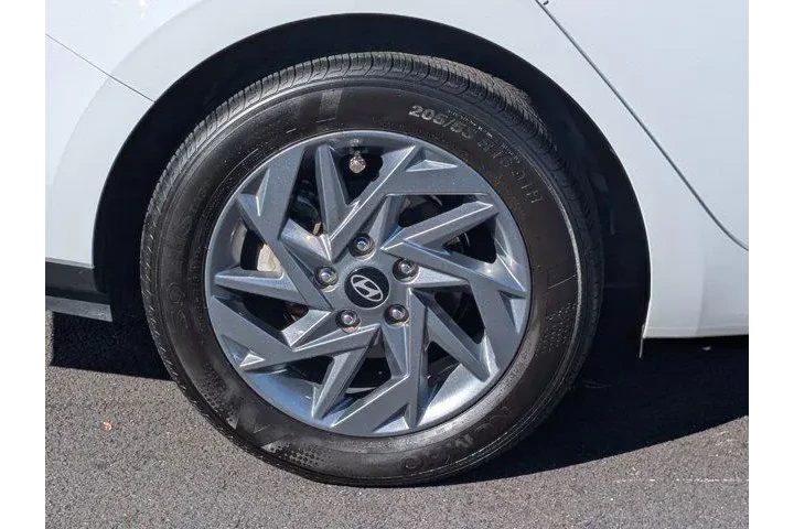 $19944 : Hyundai ELANTRA 2024 SEL 4dr image 9