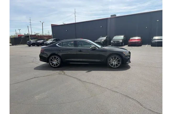 $31980 : Genesis G70 2025 2.5T Standa image 3