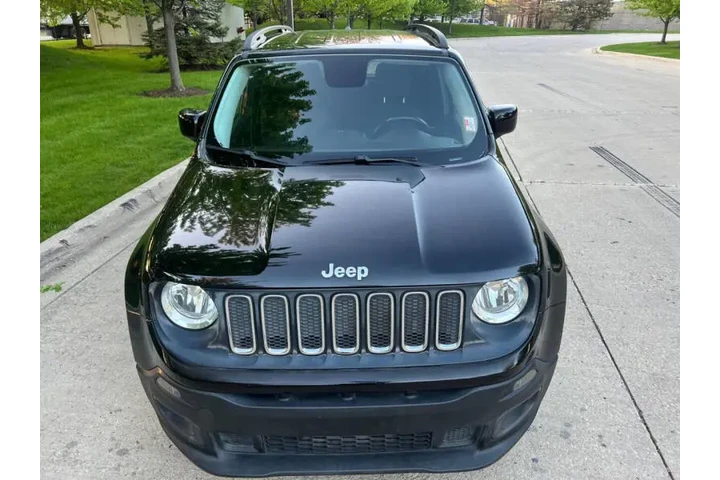 $9997 : 2017 Renegade Latitude image 3