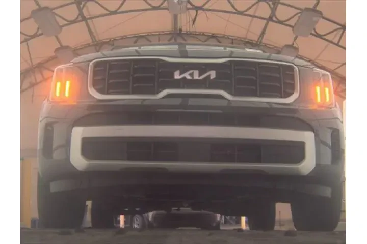 $32690 : Kia Telluride 2025 S 4dr SUV image 3