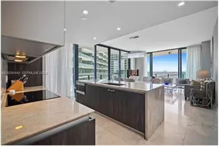 $11000 : Rental property with 3 bedro image 7