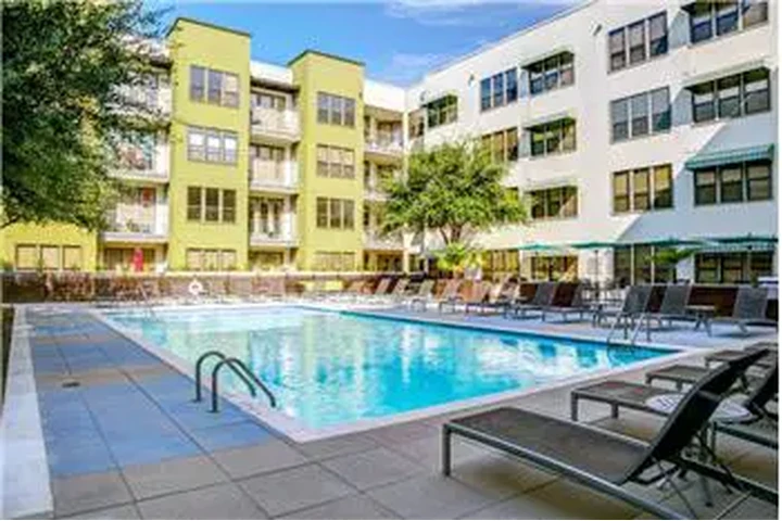 $1977 : Rental property with 1 bedro image 1